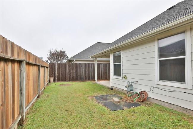 Building Photo - 15815 Cottage Ivy Cir