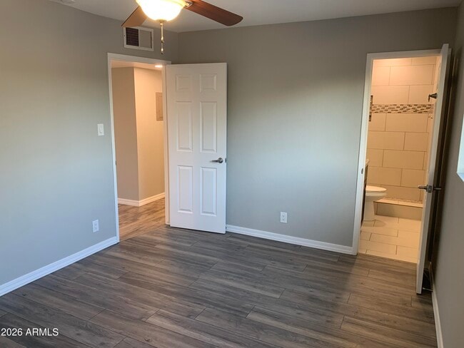 Building Photo - 7001 E Loma Land Dr