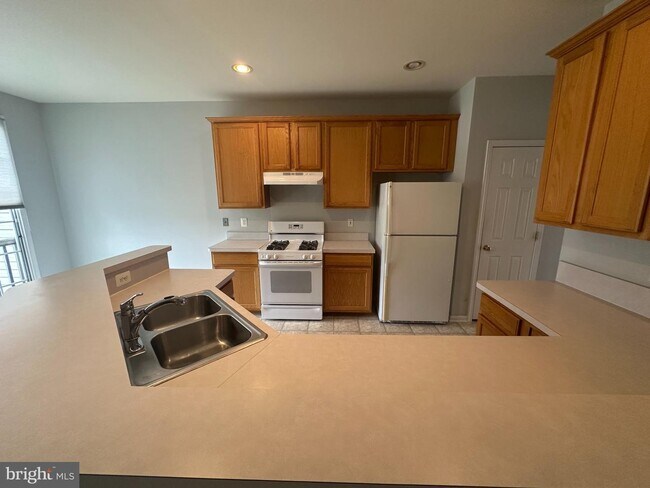Building Photo - 45760 Smoketree Terrace