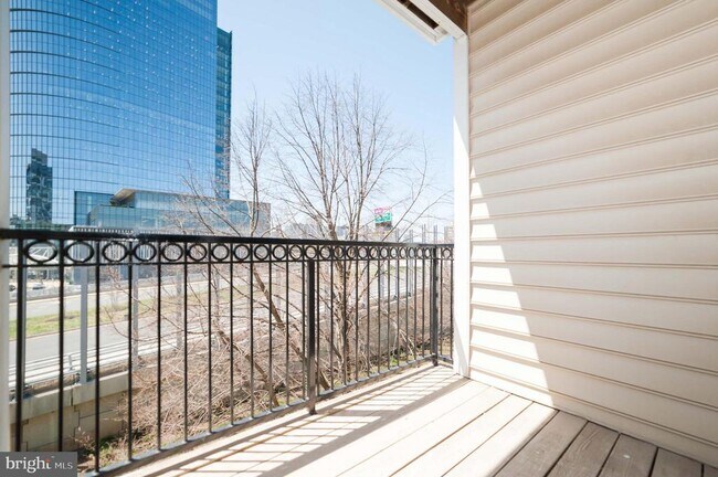 Building Photo - 1521 Spring Gate Dr.