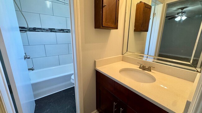 Building Photo - Charming and Conveniently Located Townhome...