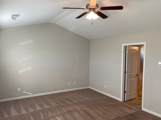 Building Photo - 269 Tulip Dr