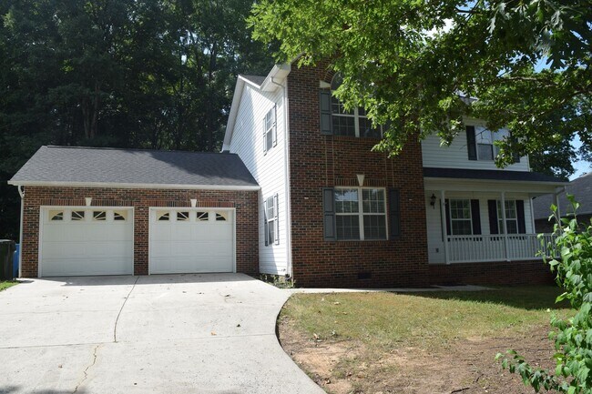 Building Photo - Spacious and Cozy 3-Bedroom Home in a Grea...