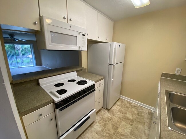 Building Photo - Creekside 2 bedroom 2 bath Condo Available...