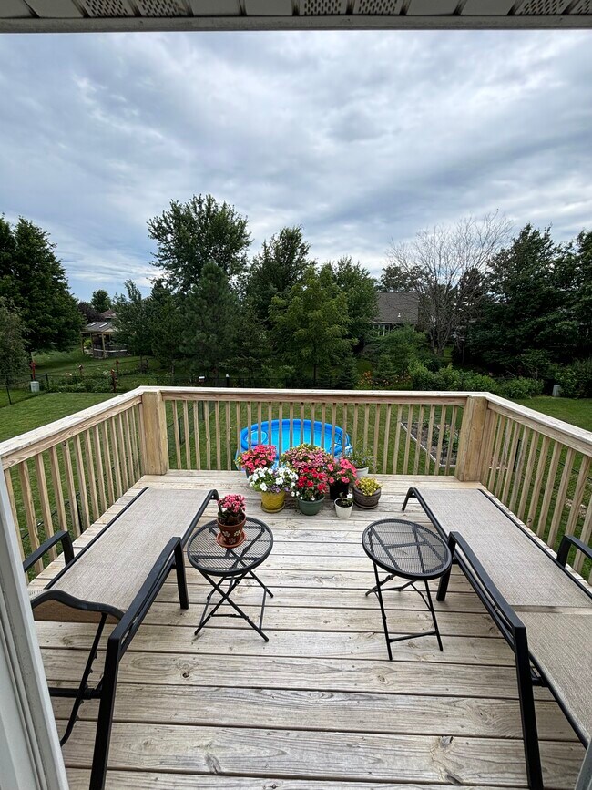 Building Photo - 1552 Deerfield Dr