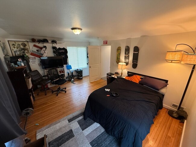 Building Photo - Coolest 6 Bed House in Corvallis