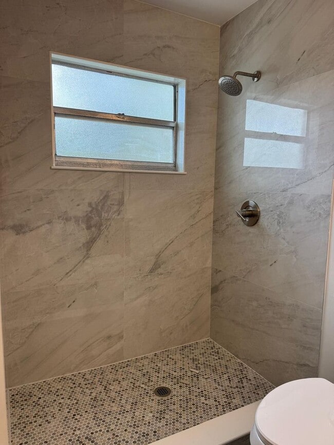 Building Photo - Newly Remodeled - 3 bedroom 2 bath - Ready to Move In!
