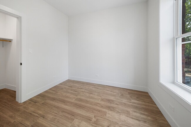 Building Photo - 1921 W Summerdale Ave