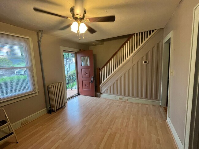 Building Photo - 2 Bedroom Single Family Home, Amazing views from deck, spacious backyard, pet friendly