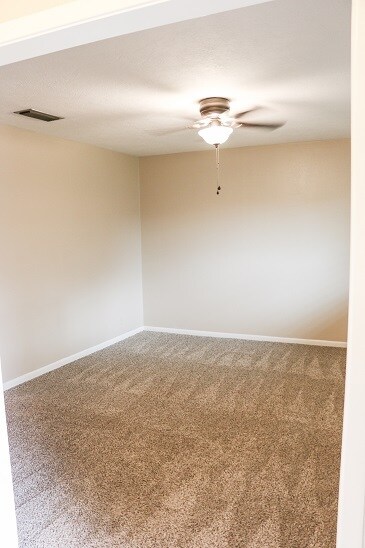Living Room - 118 Catalina Cir
