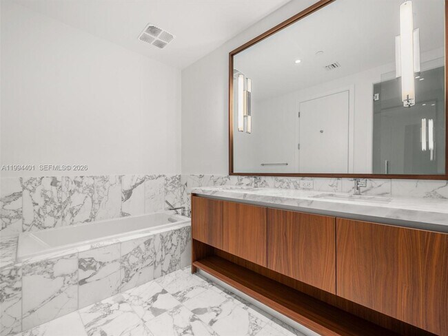 Building Photo - 175 25