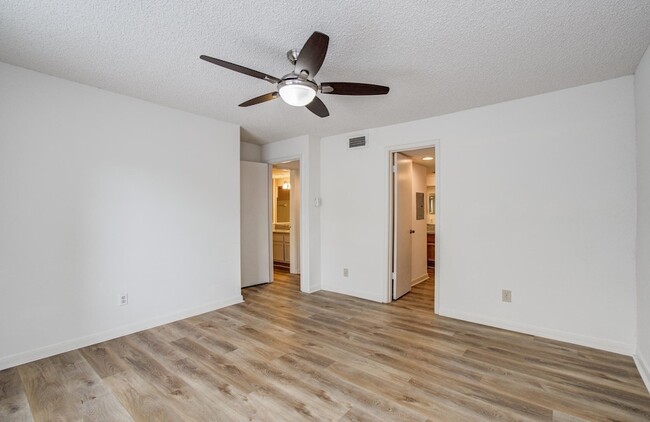 Building Photo - 12400 Overbrook Ln