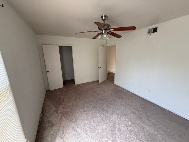 Building Photo - ? Updated 2-Bedroom Townhome in Coventry W...