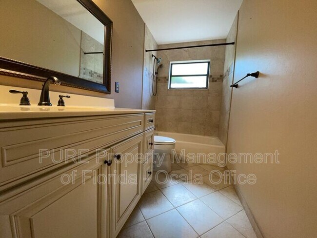 Building Photo - 4211 SW 6th Ave