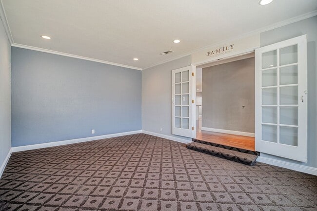 Building Photo - Charming 3BR/2BA Single Family Home for re...