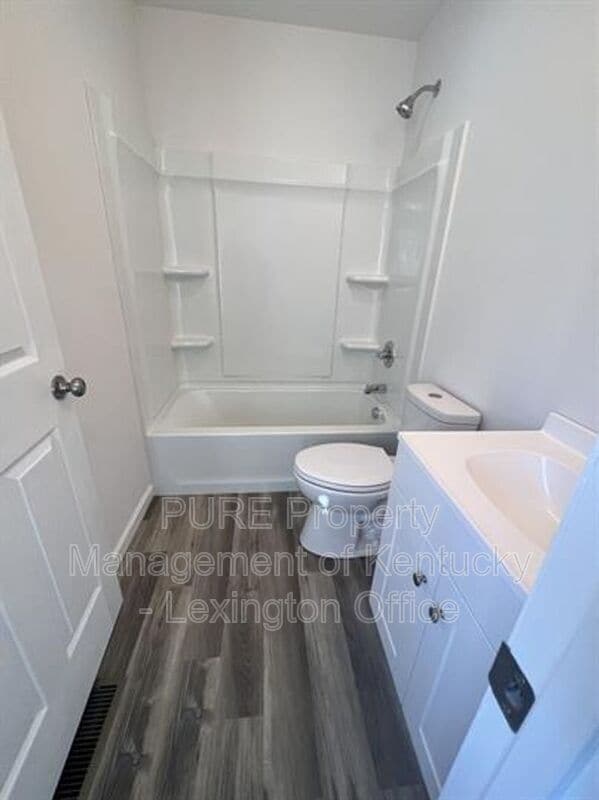 Building Photo - 1216 Pleasant St