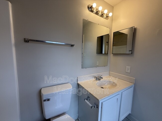 Building Photo - 4345 Normandy Ct