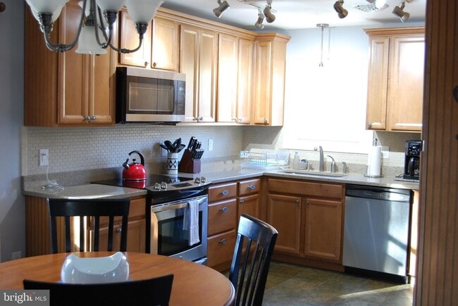 Building Photo - 6860 Engle Molers Rd