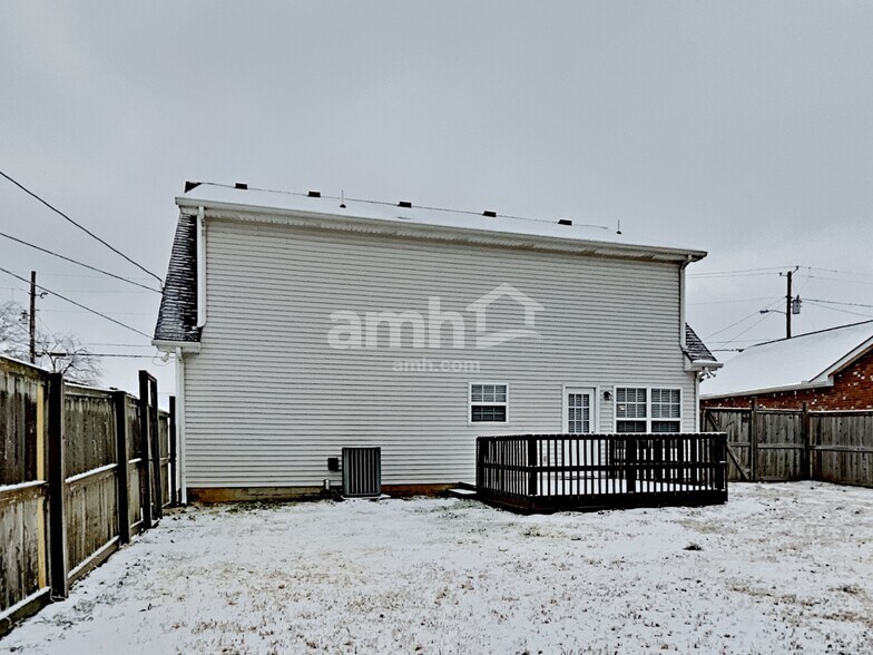 Building Photo - 1128 Eastwoods Dr