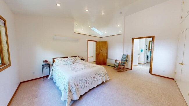 Building Photo - 005