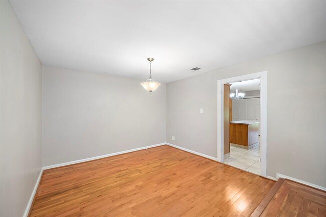 Building Photo - 7710 Antoine Dr
