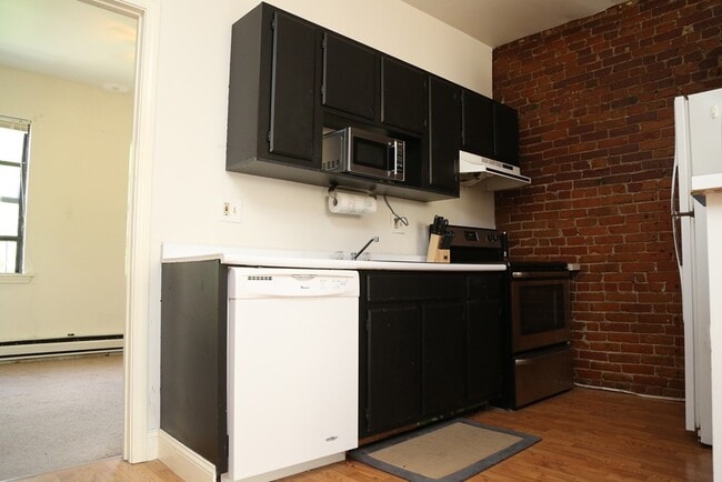 Building Photo - 76 E Brookline St