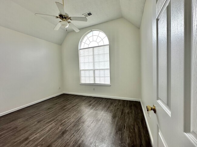 Building Photo - 3972 Gavick Dr