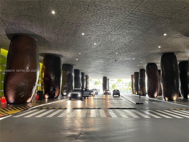 Building Photo - 495 Brickell Ave