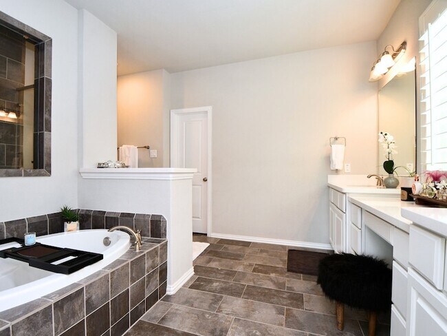 Building Photo - 4523 Juniper Ridge Ln