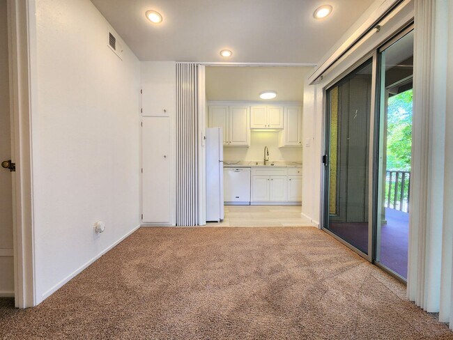 Building Photo - Updated 2br/1ba Apartment Near Downtown Palo Alto available May 9th!