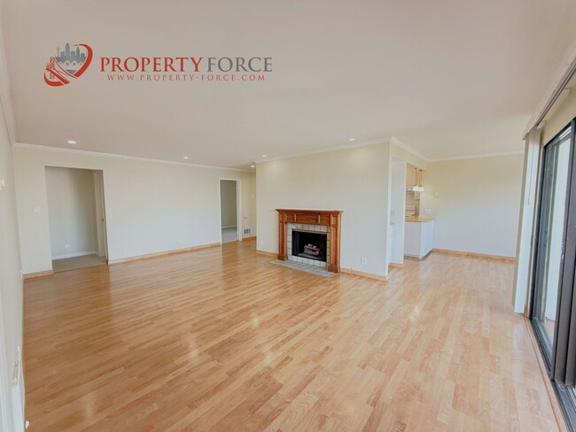 Building Photo - 870 Balboa Ln