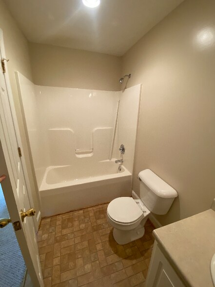 Building Photo - 3600 Old Forest Rd