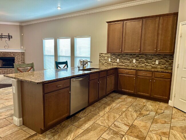 Building Photo - Beautiful 3/2/2 in South Lubbock!
