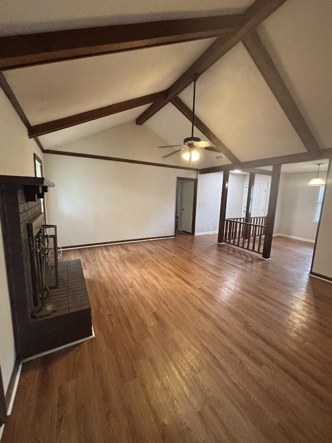 Building Photo - 3 Bed/2 Bath Ranch Style Home!