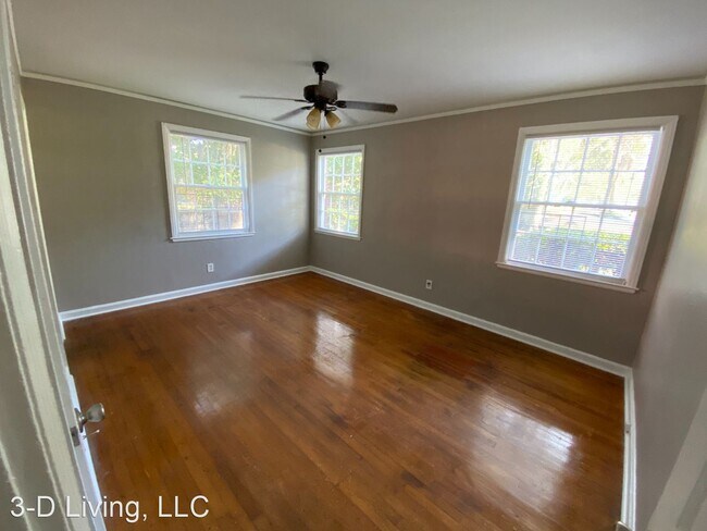 Building Photo - 1316 E Victory Dr