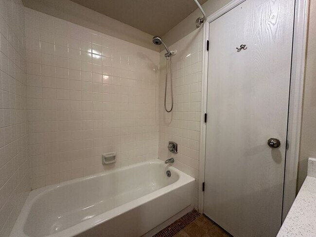 Building Photo - 7105 E Briarwood Dr