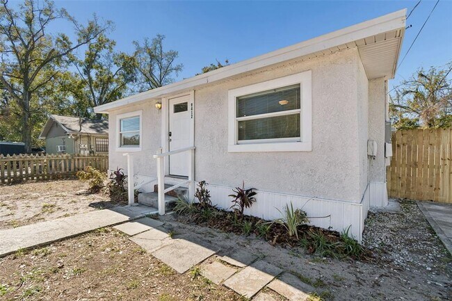 Building Photo - 9412 N Brooks St