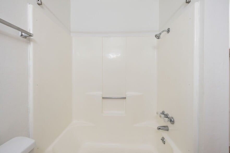 Building Photo - 1299 N Tapadero Dr