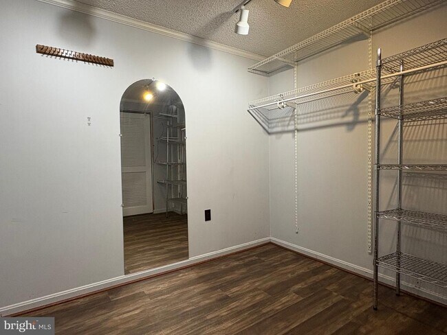 Building Photo - 12654 Valleywood Dr