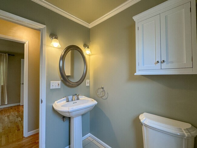 Building Photo - 356 N 77th St