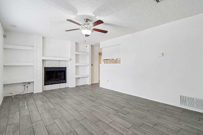 Building Photo - 1724 Gambel Quail Dr