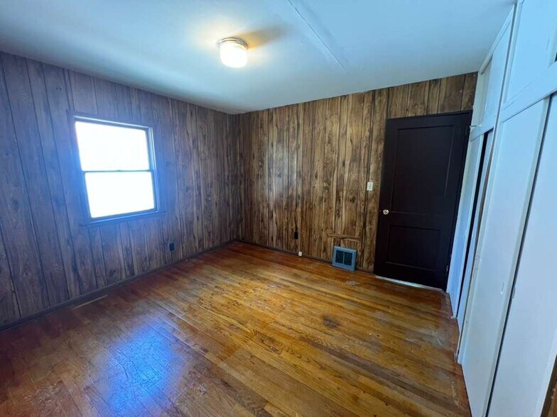 Building Photo - 5262 N 50th St