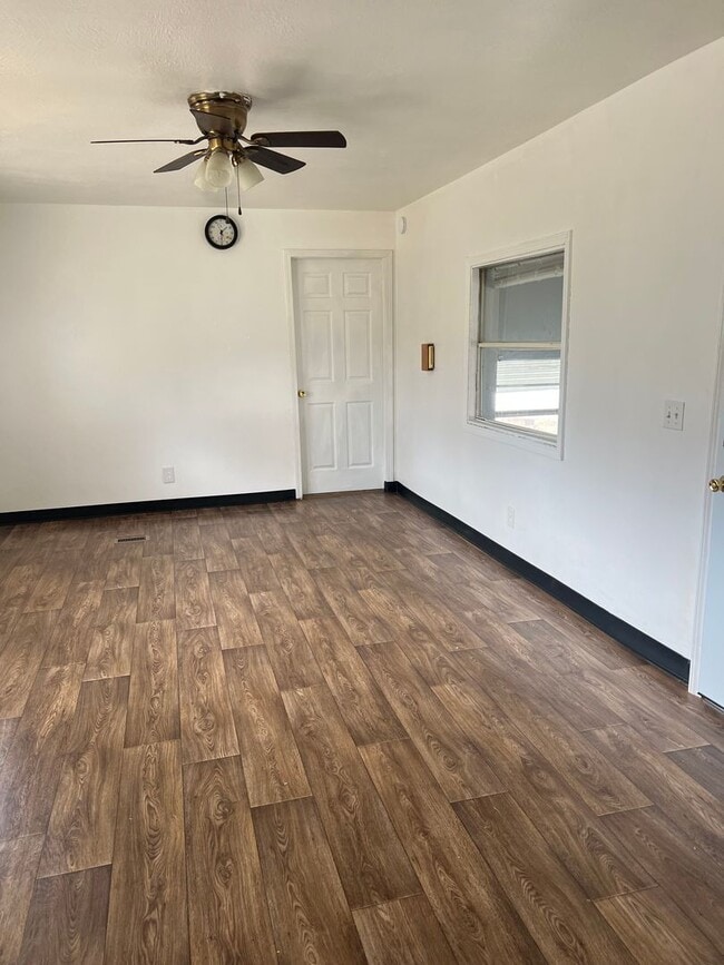 Building Photo - 2 bedroom, 1.5 bath home in Brookline
