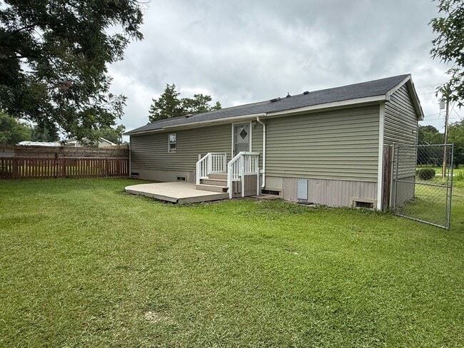 Building Photo - 2 bedroom, 1 bath Mobile Home