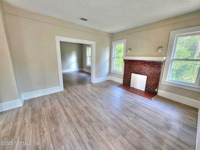 Building Photo - 213 W 24th St