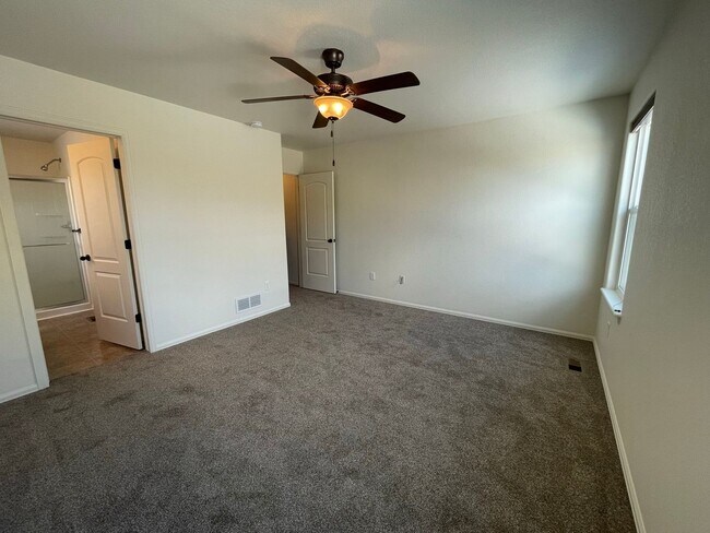 Building Photo - Low-Maintenance 3BR Ranch in Johnstown Far...