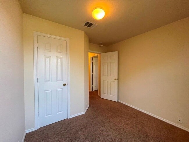 Building Photo - 251B Utterback