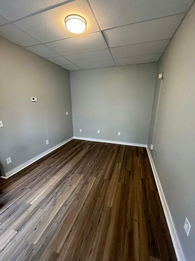 Building Photo - 23 Main St