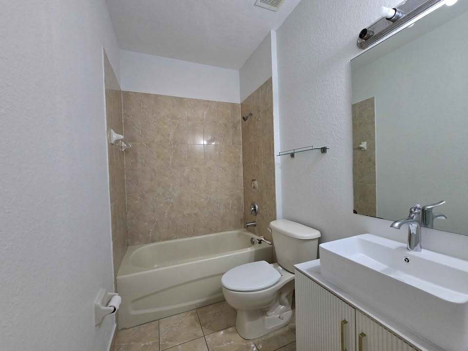 Building Photo - 10924 SW 182nd Ln