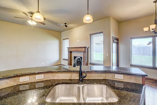 Building Photo - 1713 Pinewood Dr